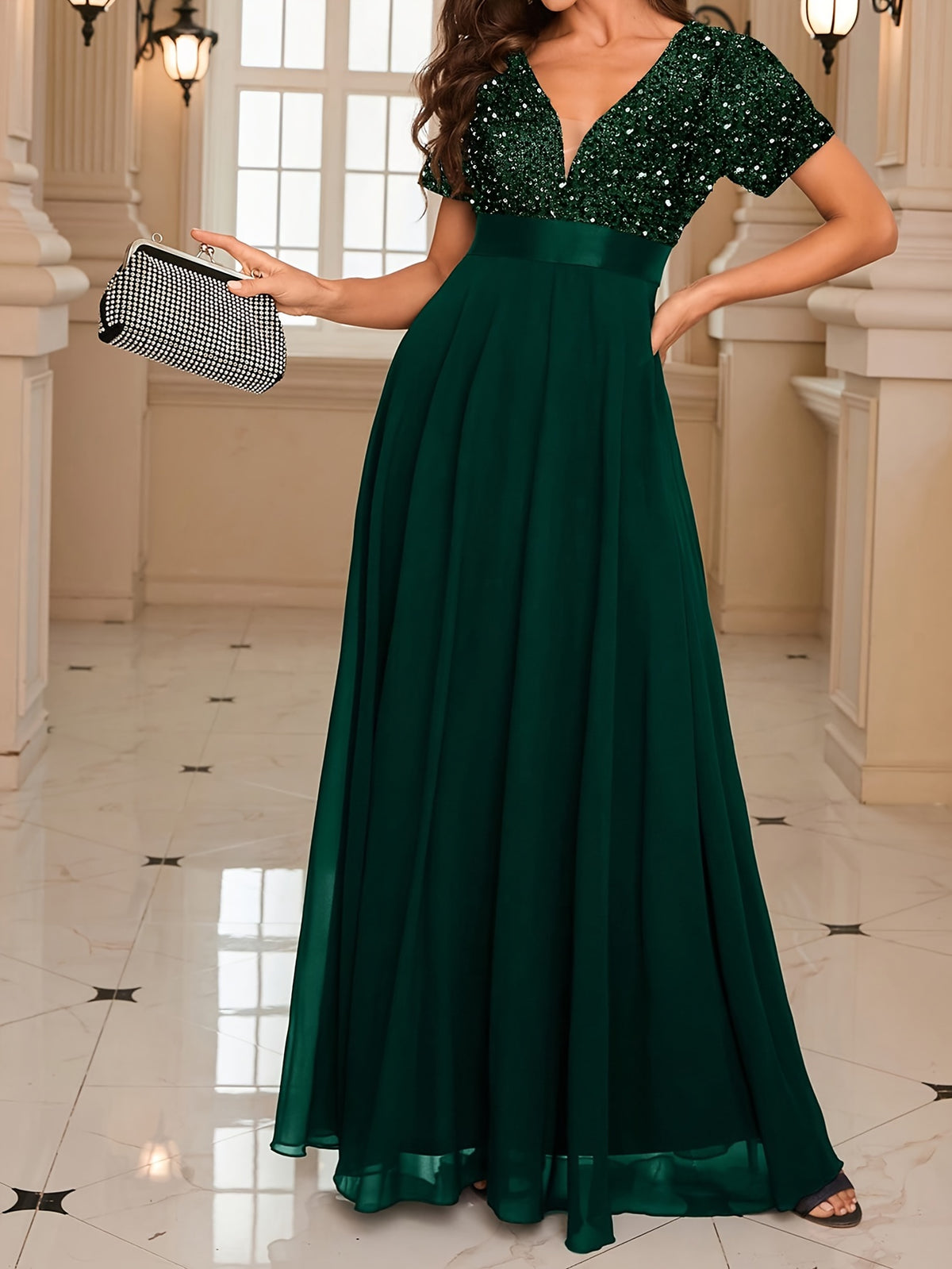Vestido de coquetel elegante com decote em V