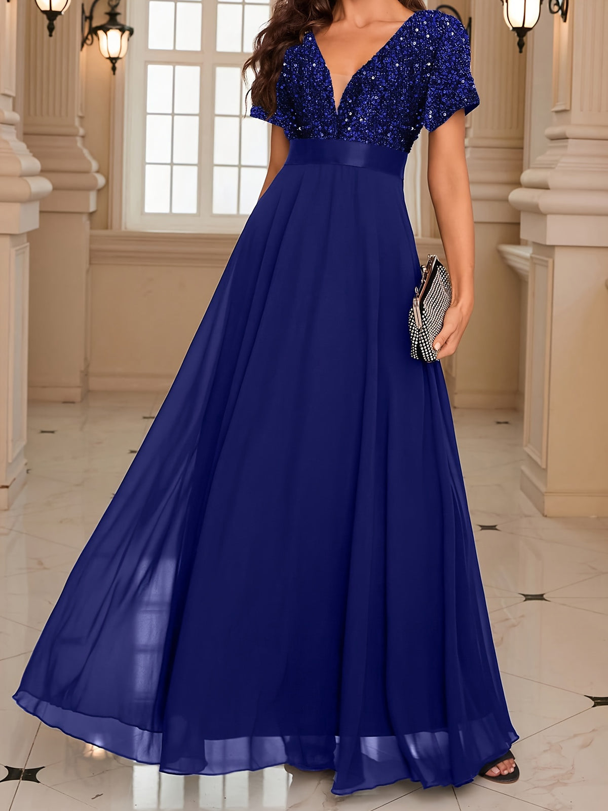 Vestido de coquetel elegante com decote em V