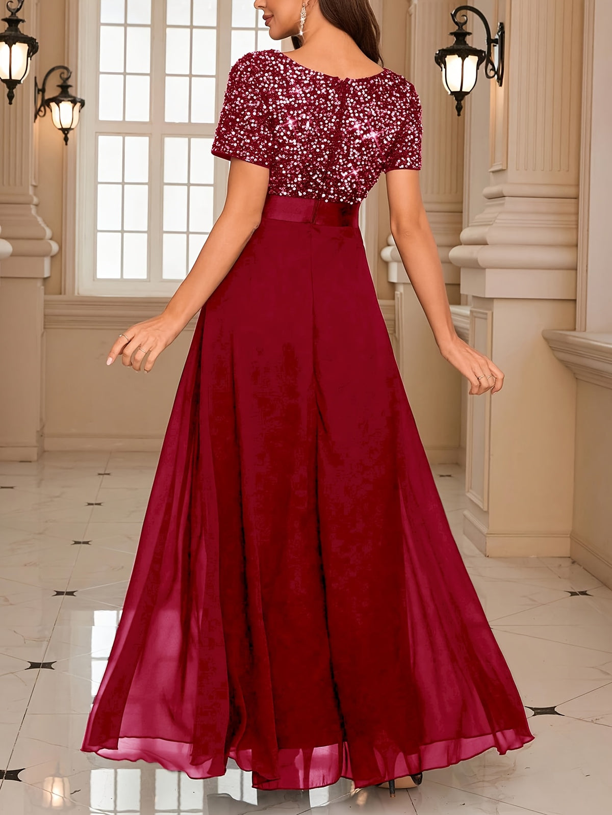 Vestido de coquetel elegante com decote em V