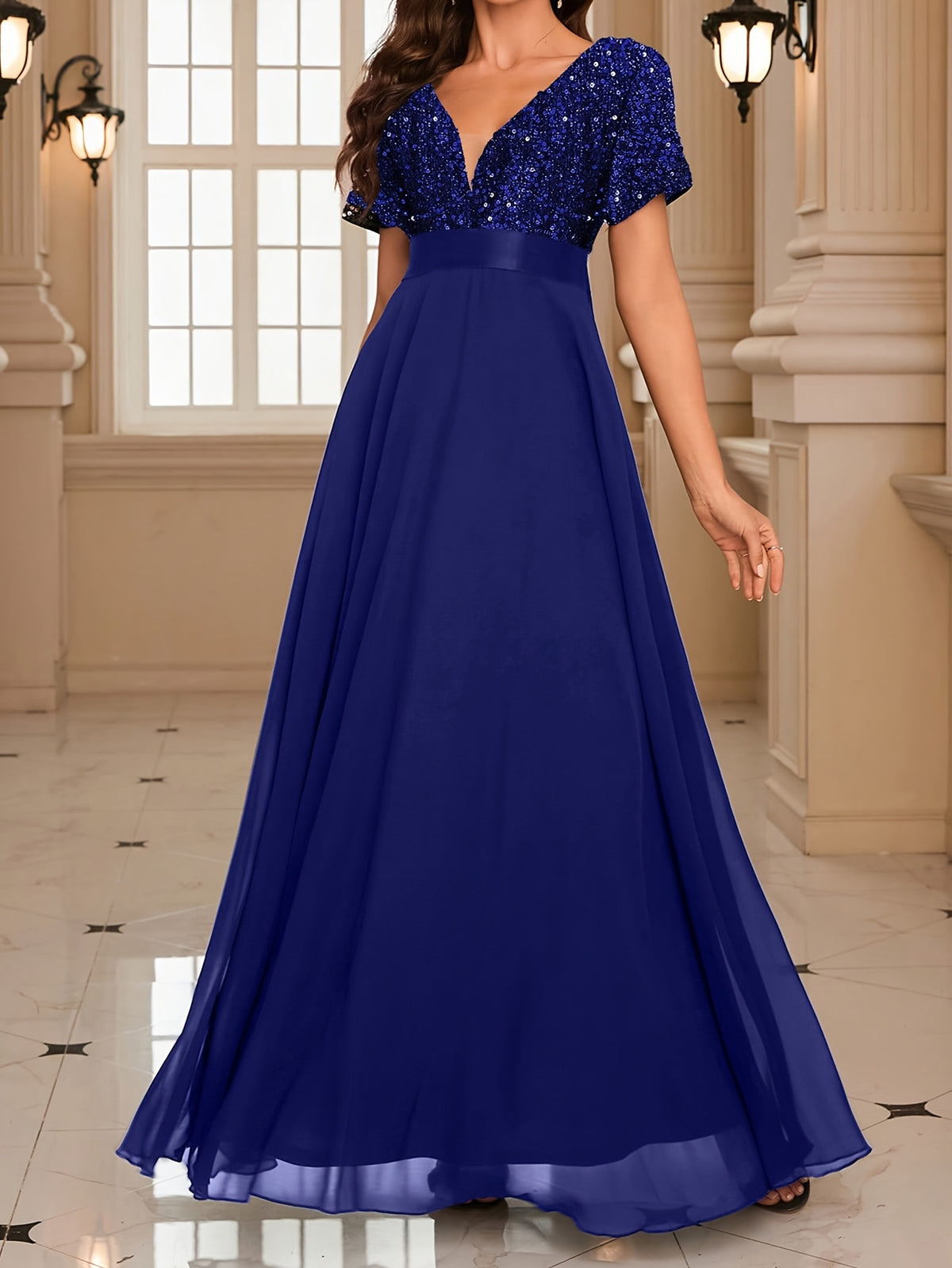 Vestido de coquetel elegante com decote em V