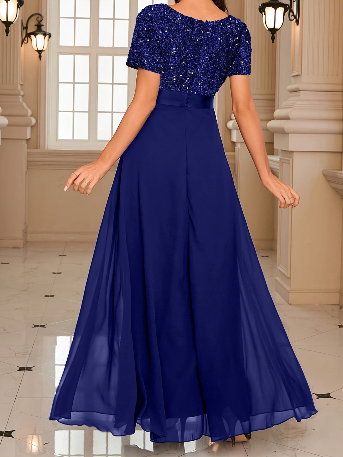 Vestido de coquetel elegante com decote em V
