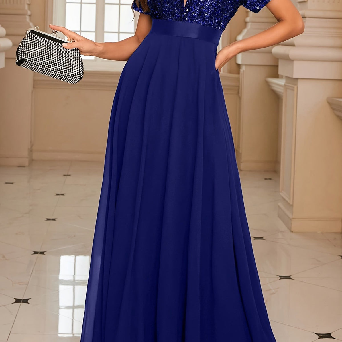 Vestido de coquetel elegante com decote em V