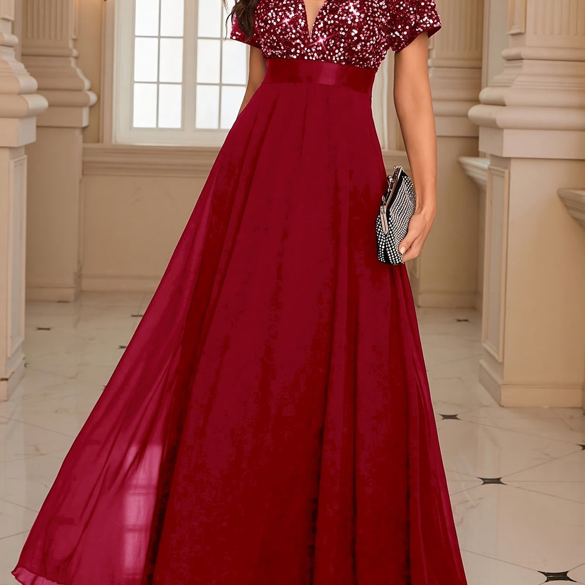 Vestido de coquetel elegante com decote em V