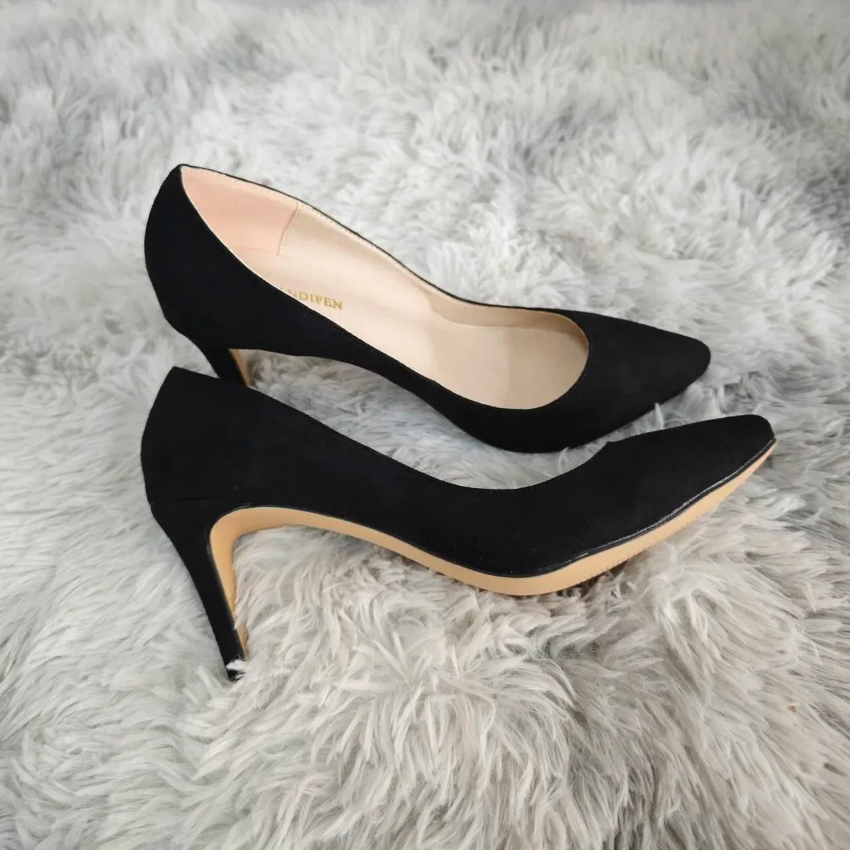 Sapatos de salto alto clássicos