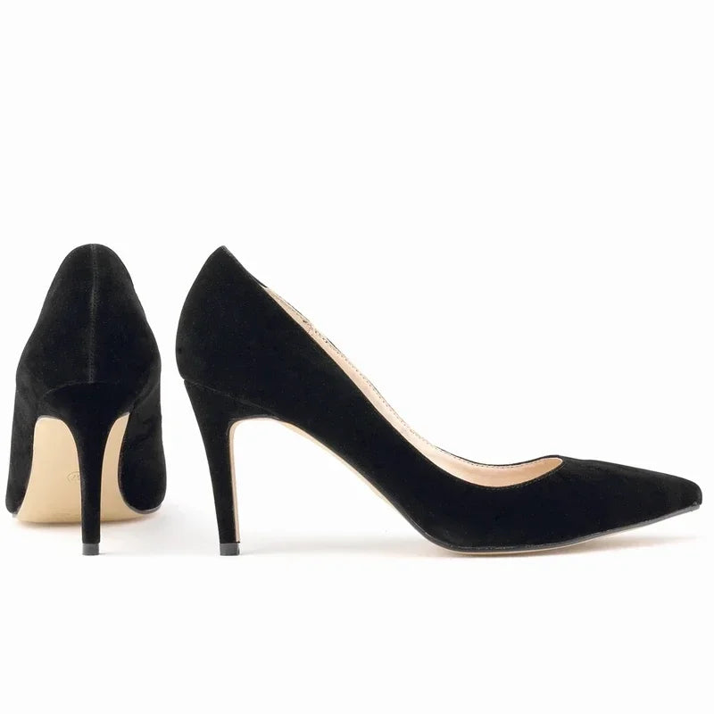 Sapatos de salto alto clássicos