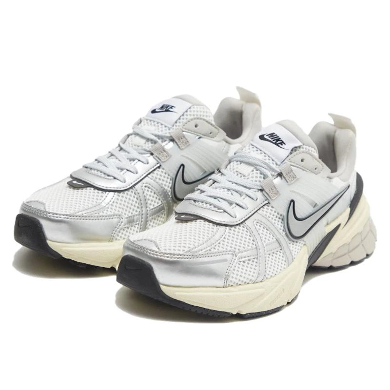 Tênis de corrida esportivos Nike V2K