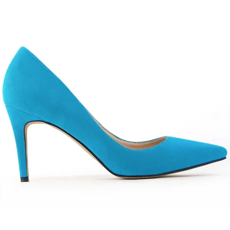 Sapatos de salto alto clássicos