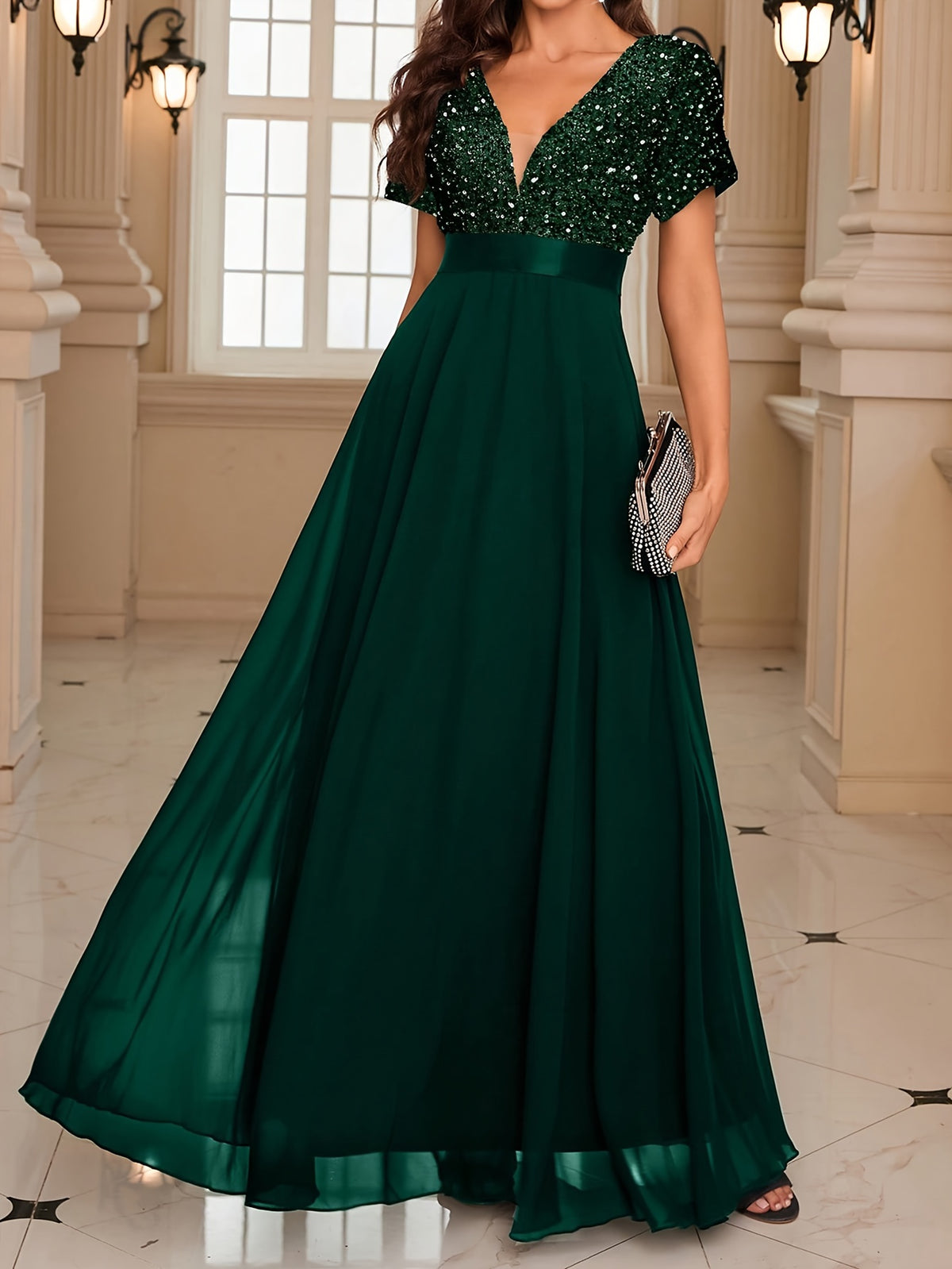 Vestido de coquetel elegante com decote em V
