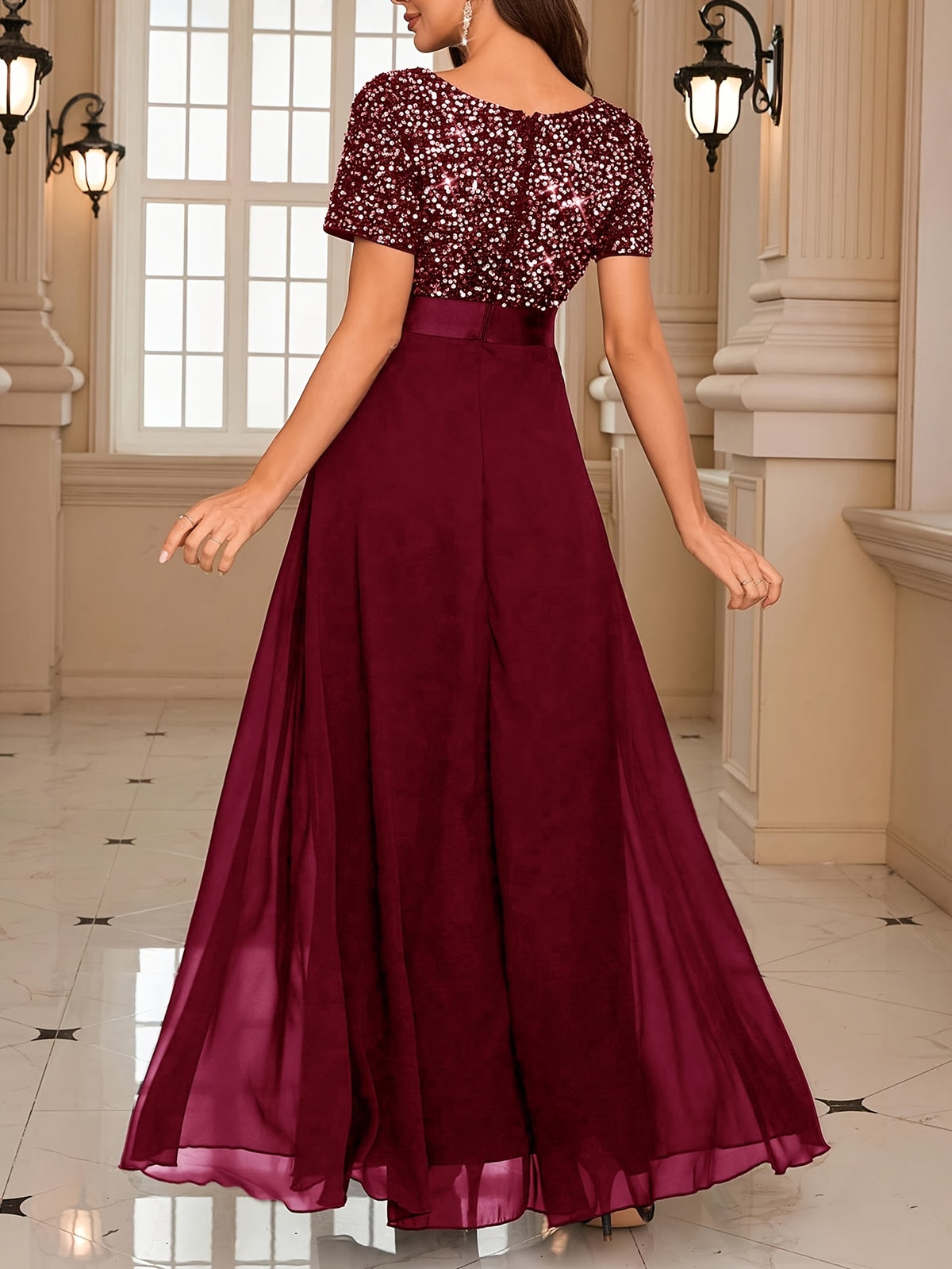 Vestido de coquetel elegante com decote em V