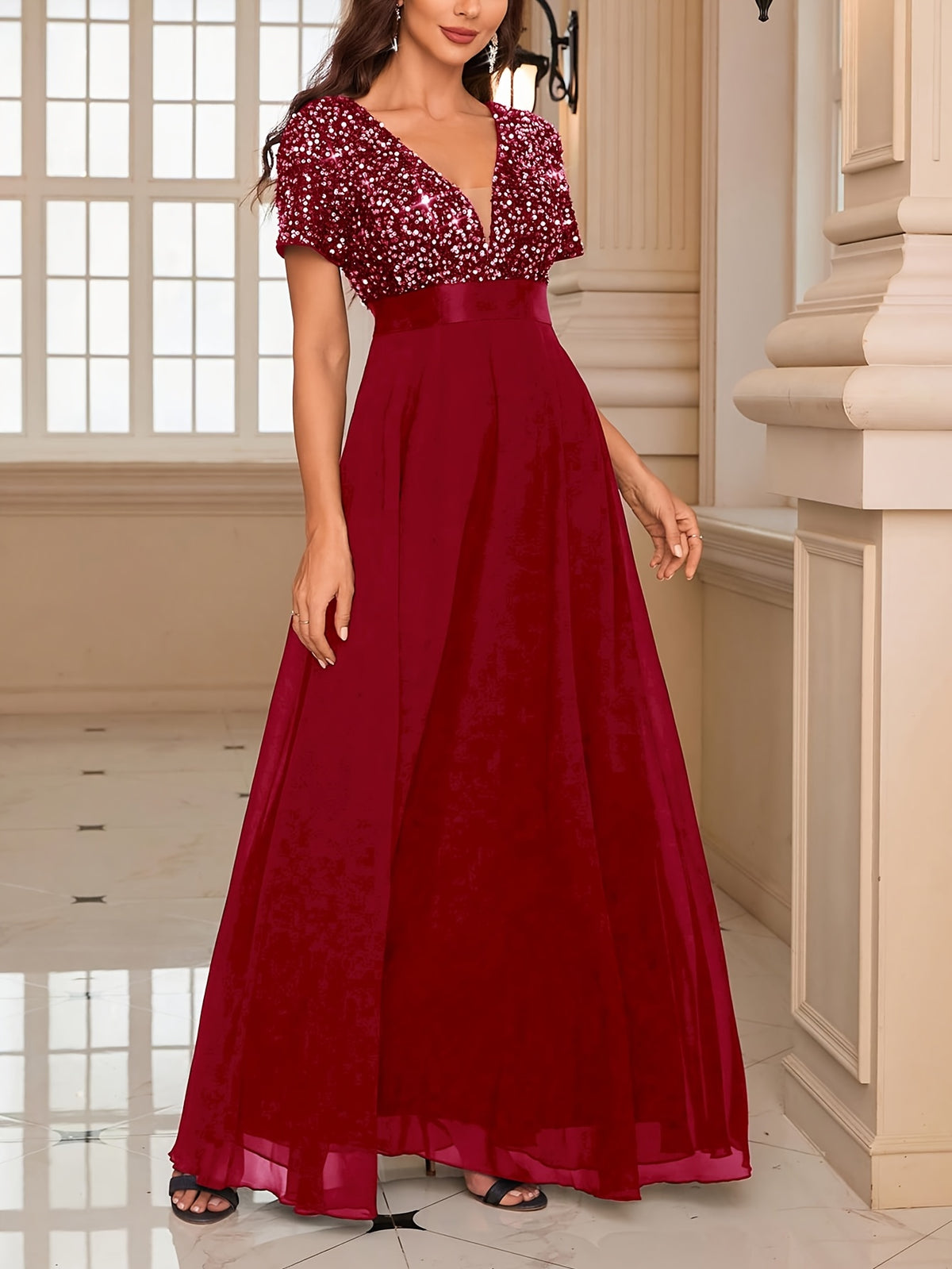Vestido de coquetel elegante com decote em V